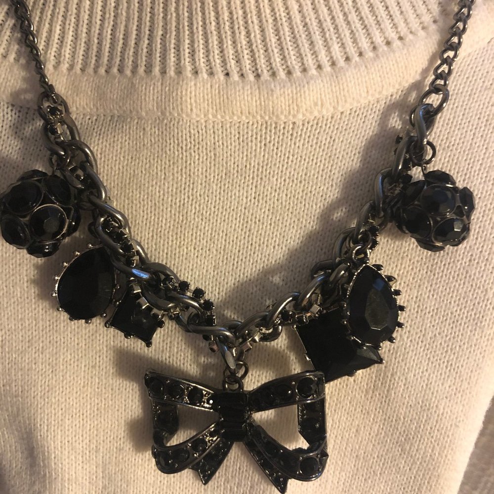 Black Chain With Stones And Bow
